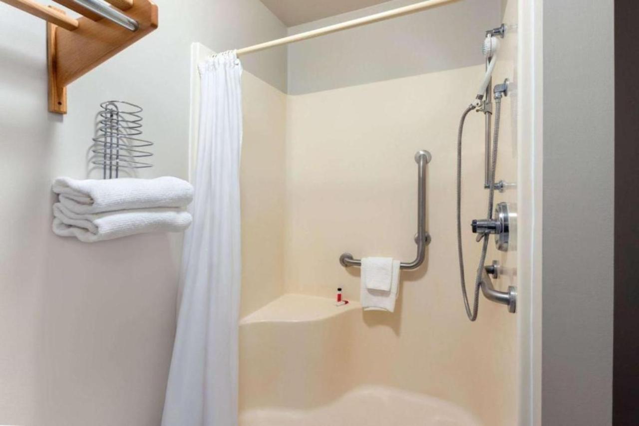 Travelodge By Wyndham Wellington Εξωτερικό φωτογραφία